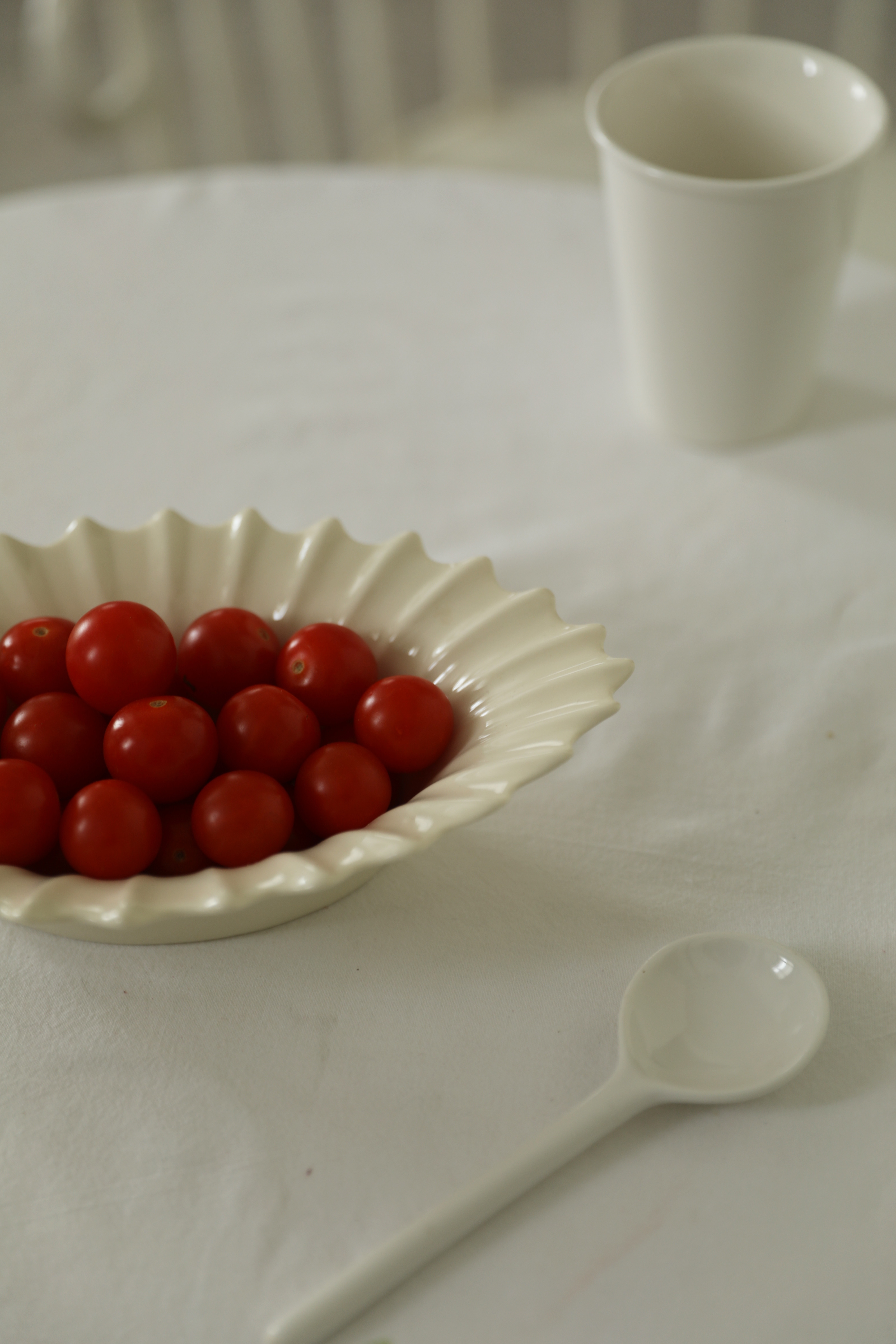 Chrysanthemum Ruffle Cream Salad Plate