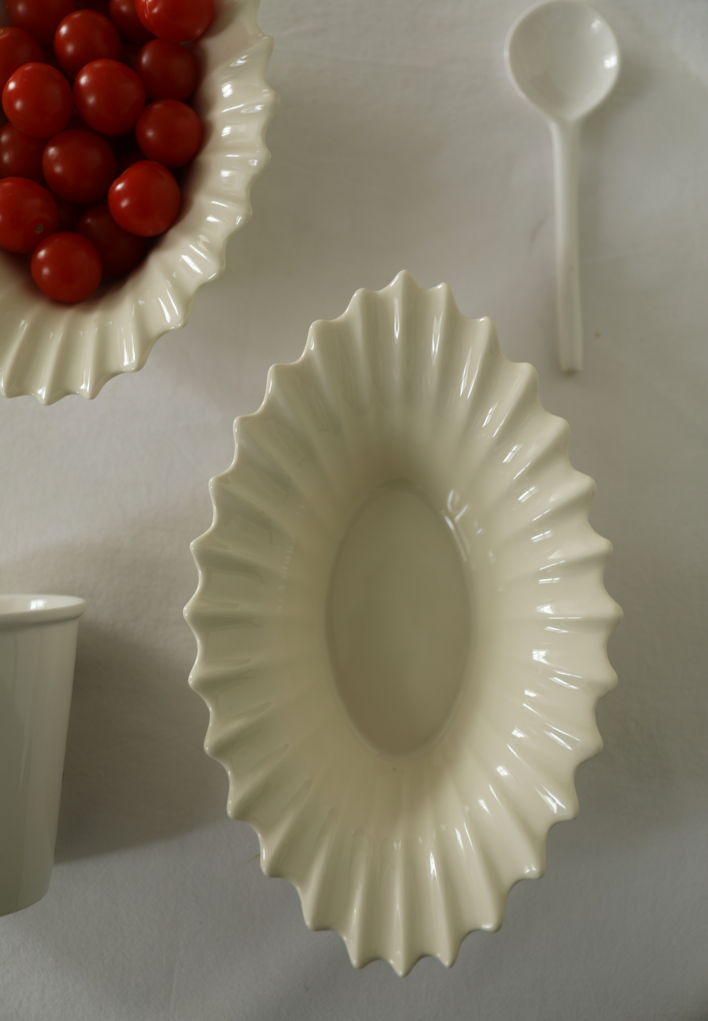 Chrysanthemum Ruffle Cream Salad Plate