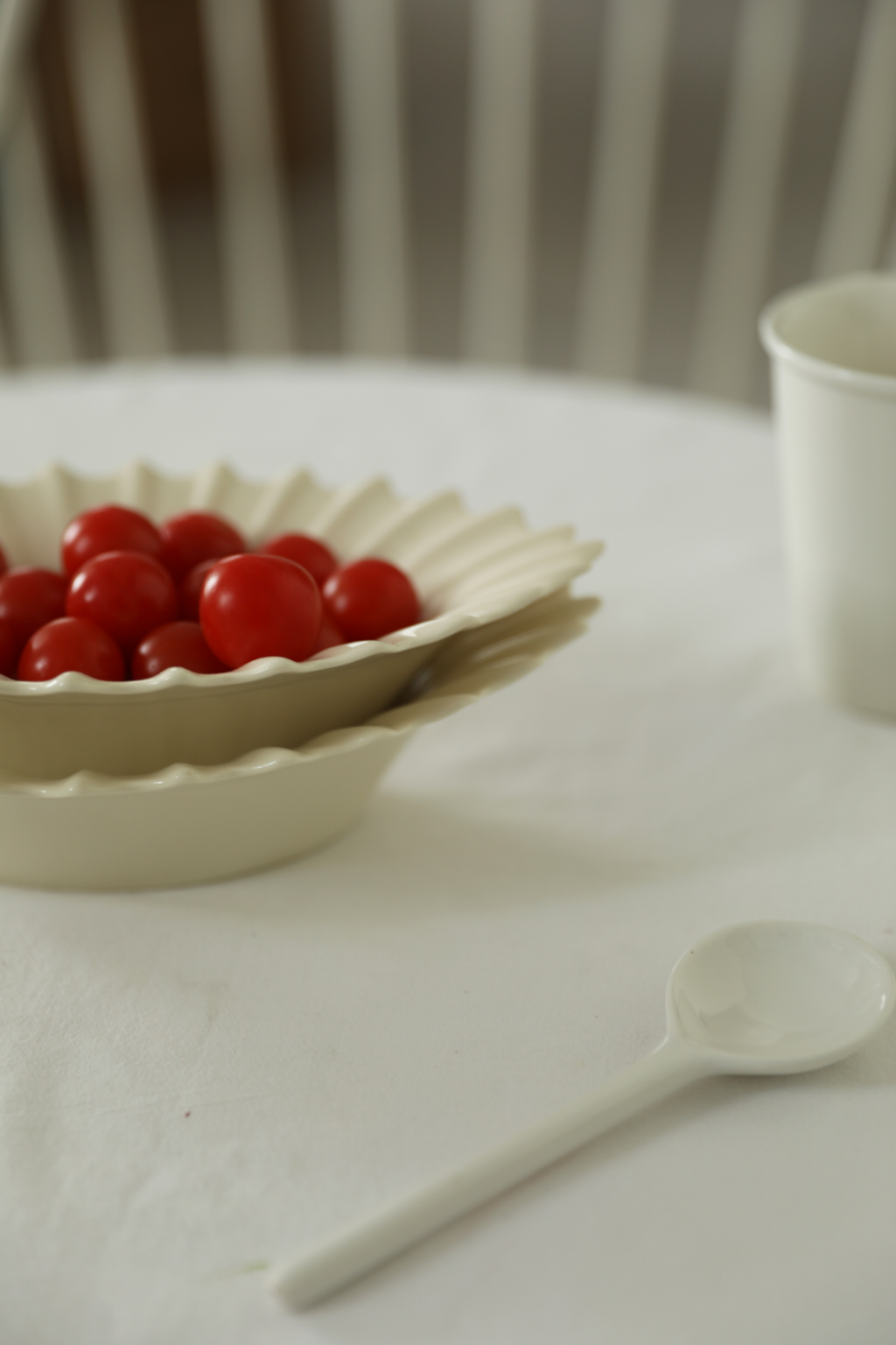 Chrysanthemum Ruffle Cream Salad Plate