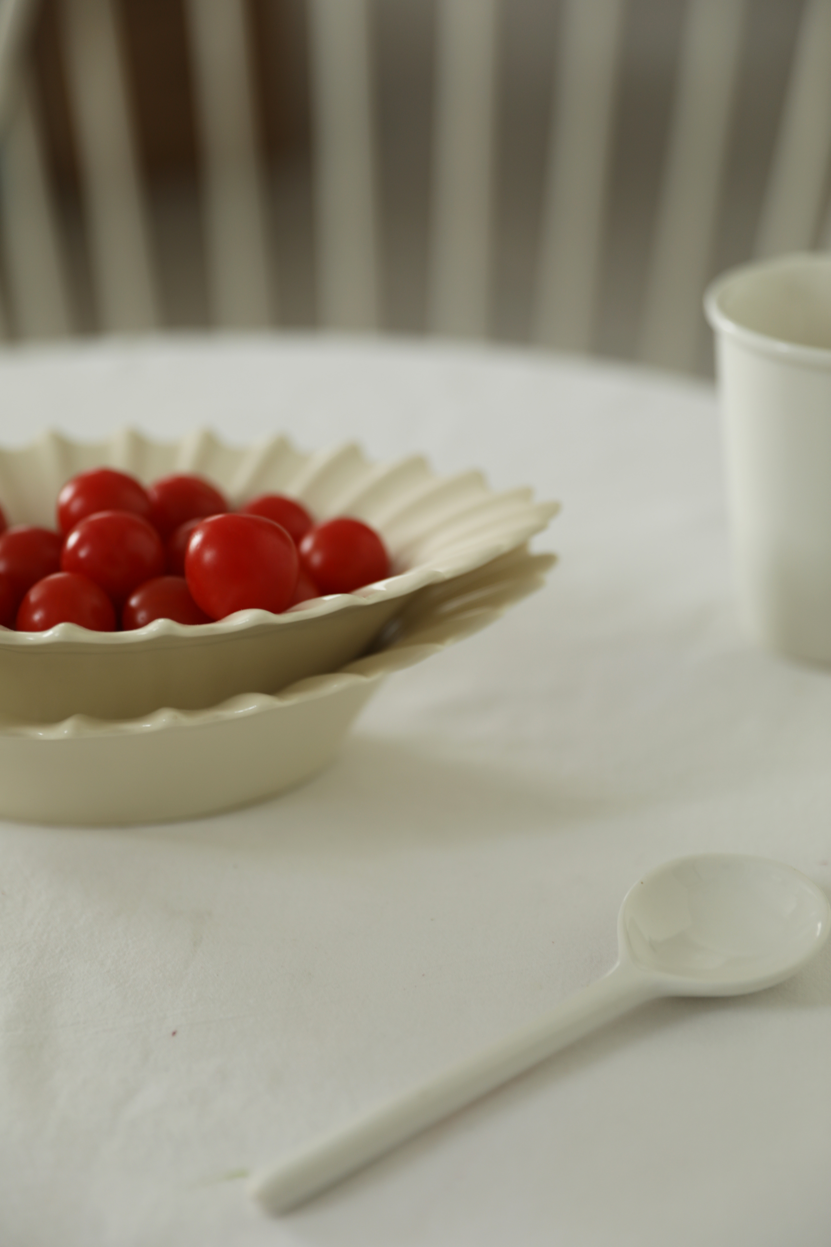 Chrysanthemum Ruffle Cream Salad Plate