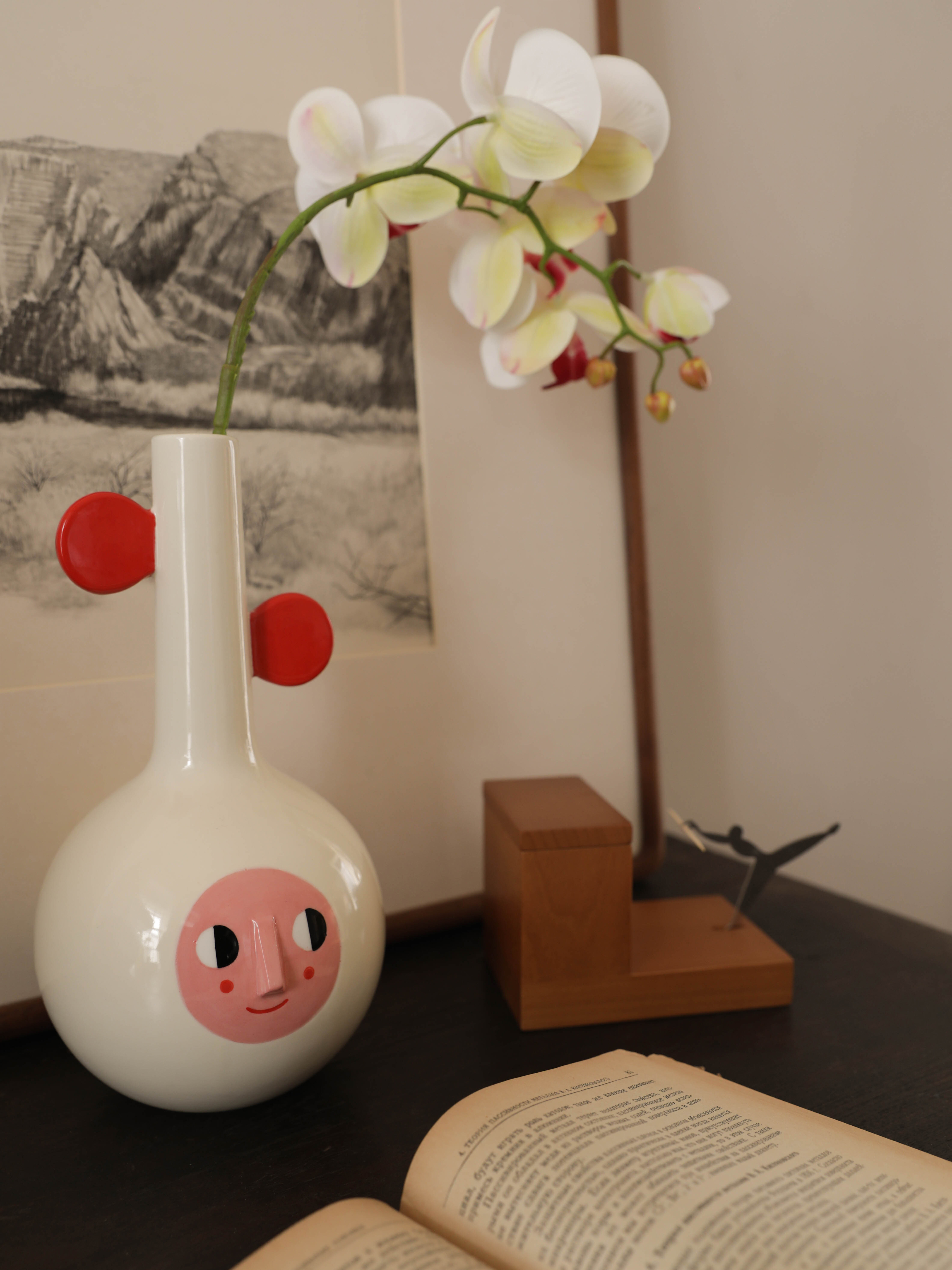 Red Ear Daydream Vase