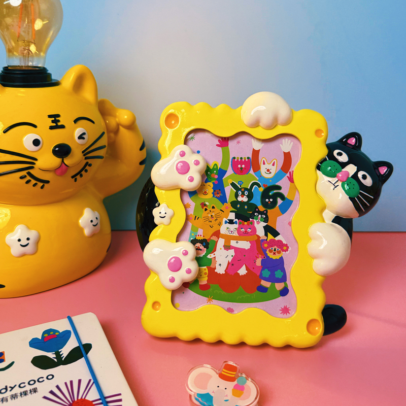 Playful Cat Paw Party Photo Frame