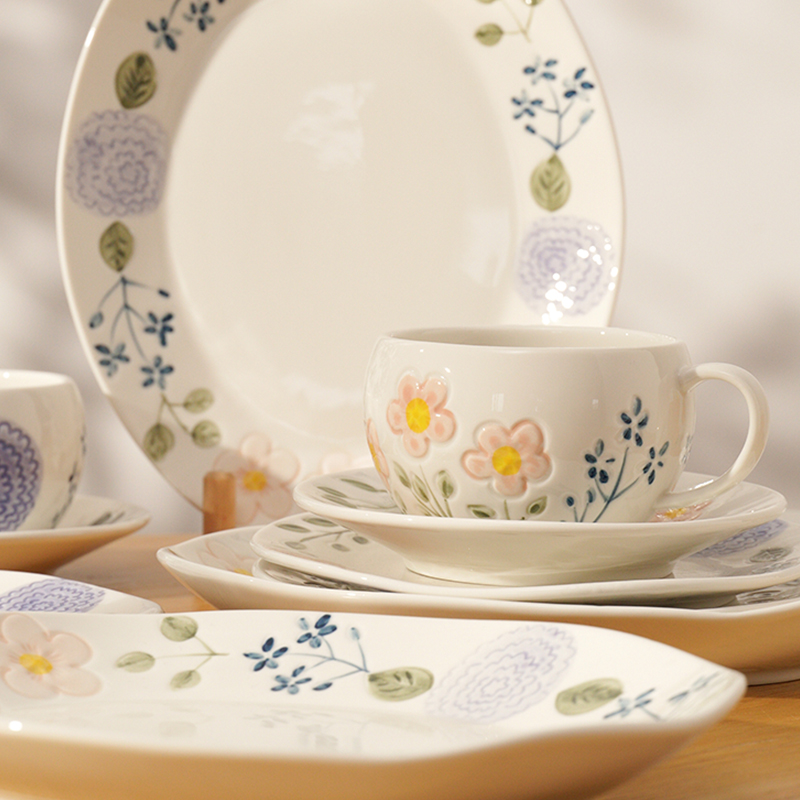 Bloomy Day Plates image 1